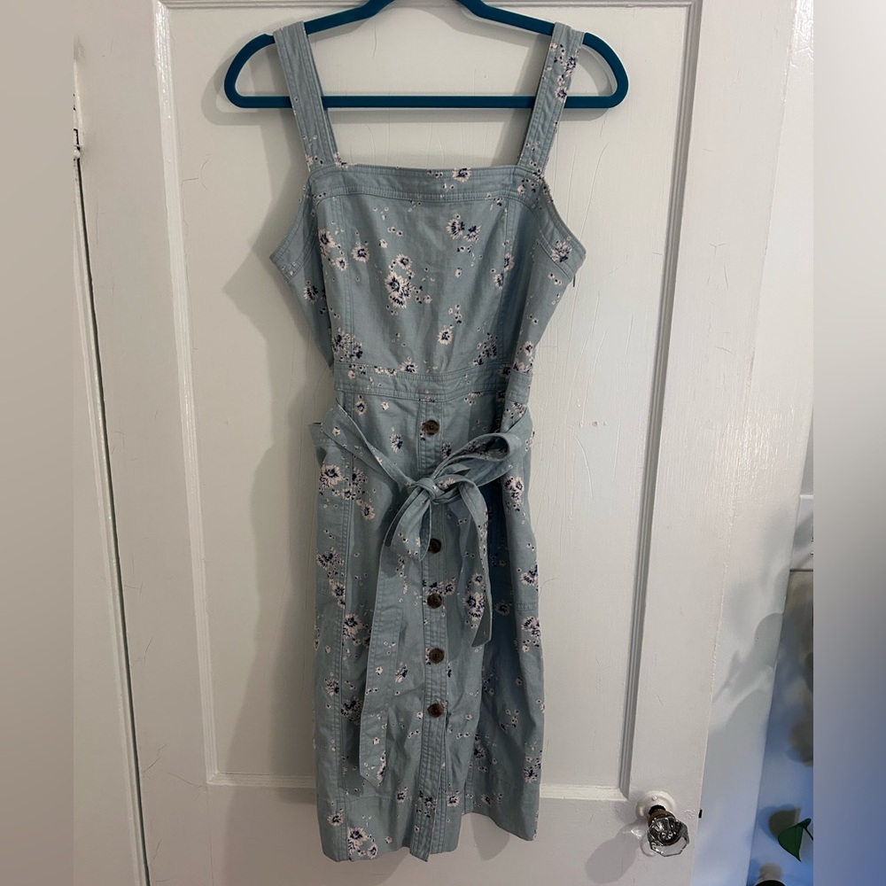 GAP women’s blue floral apron dress size 10 with adjustable straps, belt
